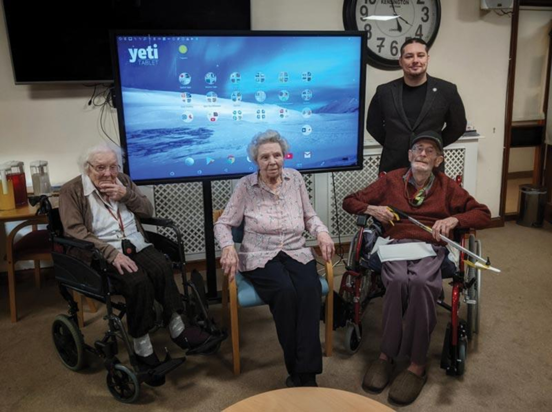 London Freemasons grant provides entertainment to the elderly in RMBI home