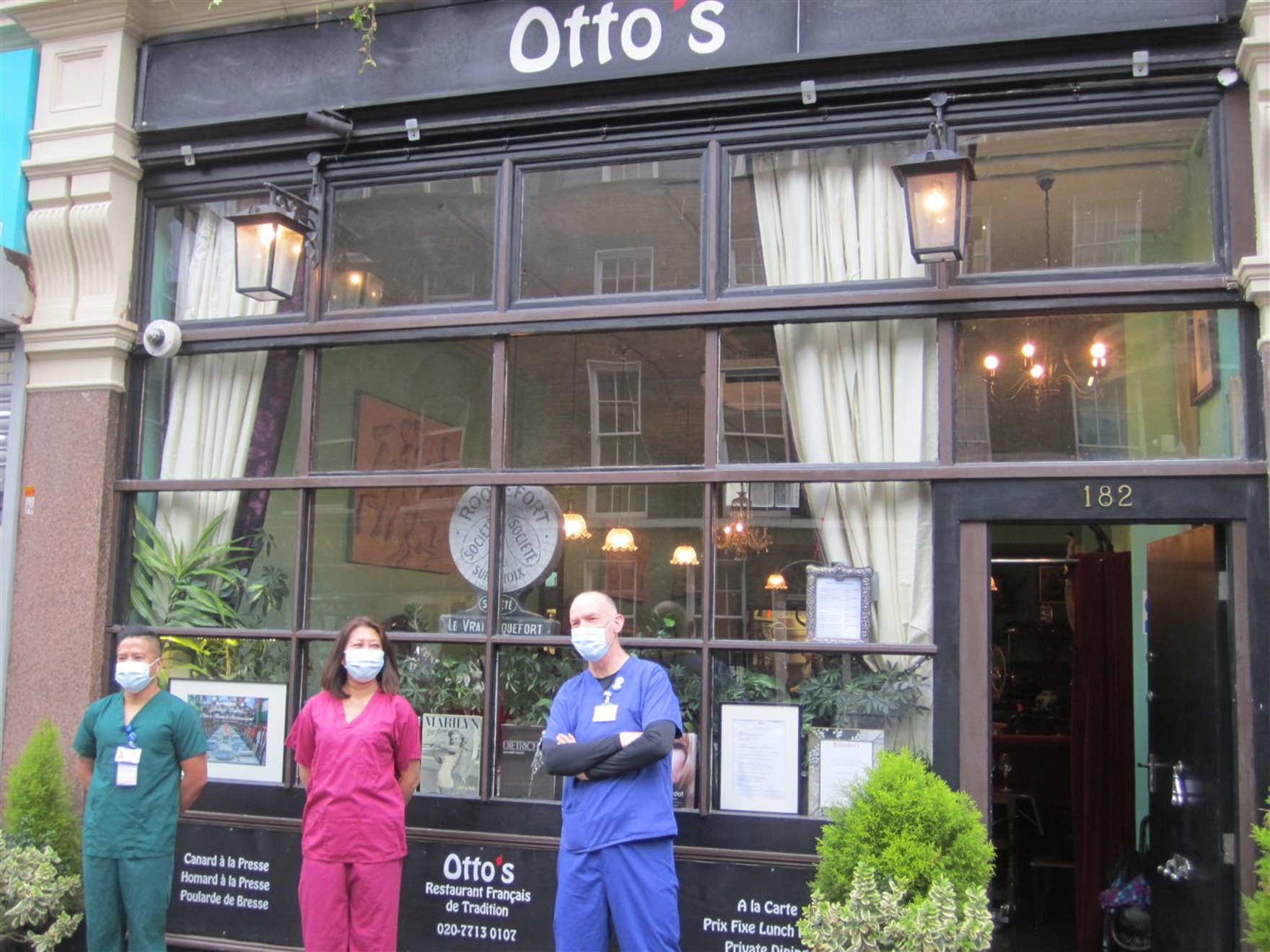 Gourmet meals for the ICU - A restaurateur feeds NHS staff